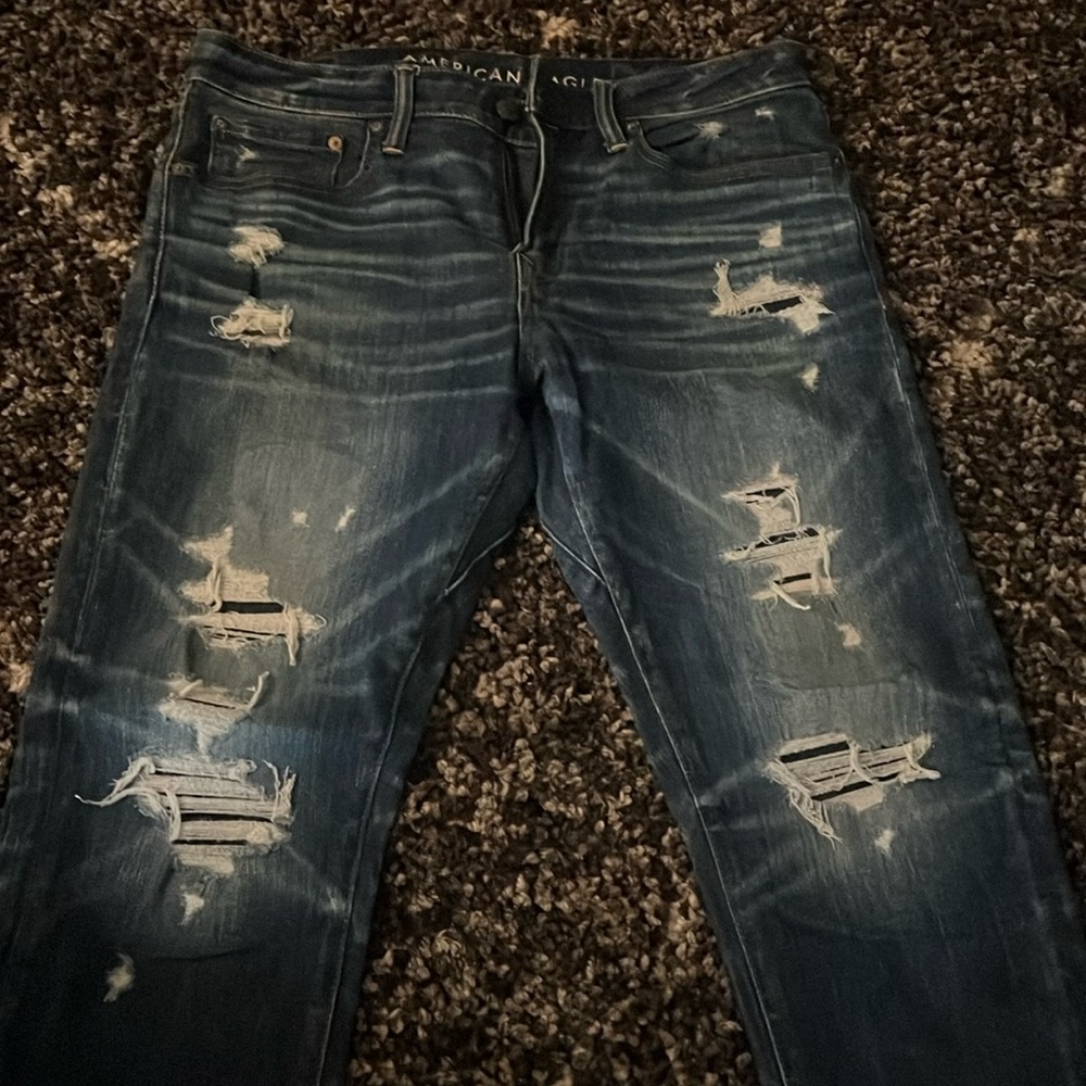 Men’s American Eagle ripped jeans